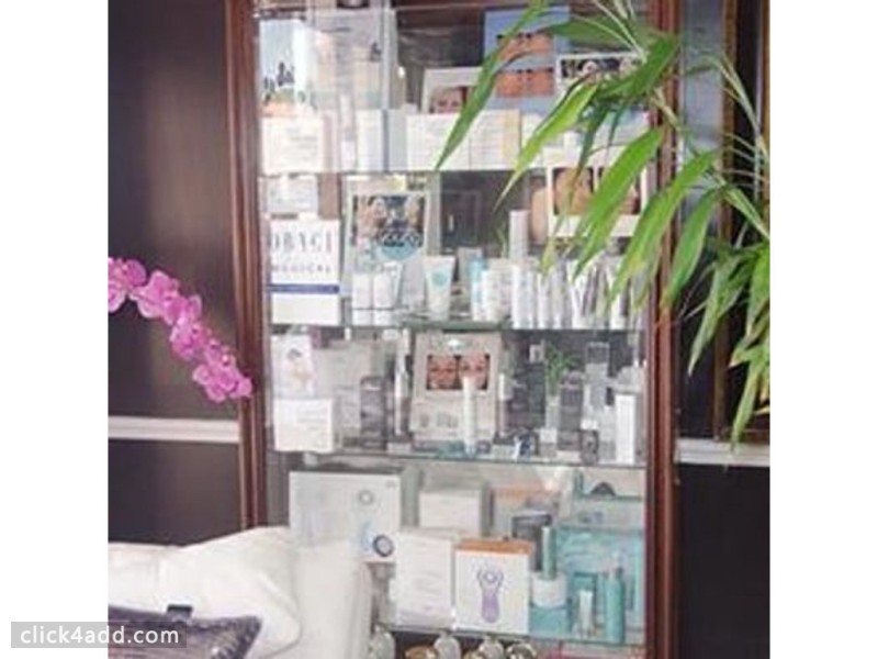 Get Le Bella Signature Facial For Every Skin near Naples