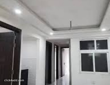 Is this independent floor located near essential amenities?